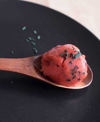 De la fraîcheur et la vitalité avec notre glace Fraise-Spiruline